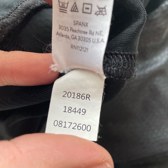 Spanx Pebble Faux Leather Leggings in Black Size M - Picture 4 of 7